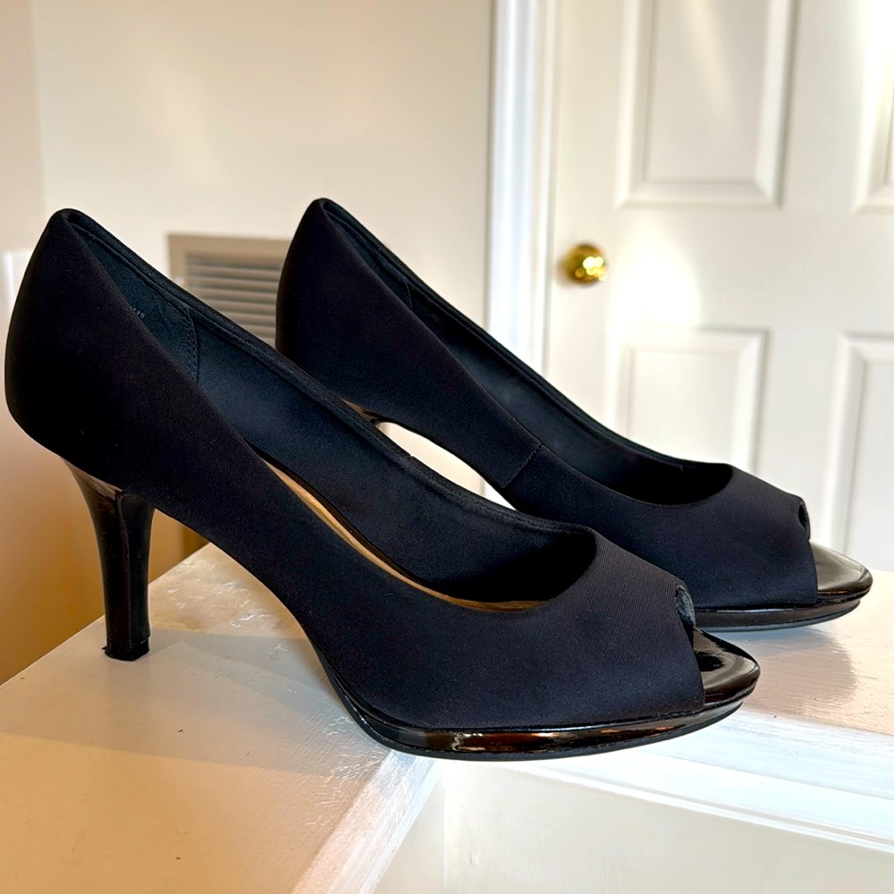 Bandolino Peep Toe Heels
